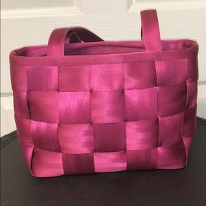Harvey’s Seatbelt Purse in Hot Pink